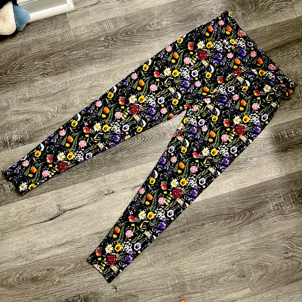 LuLaRoe TC navy blue wildflower floral leggings